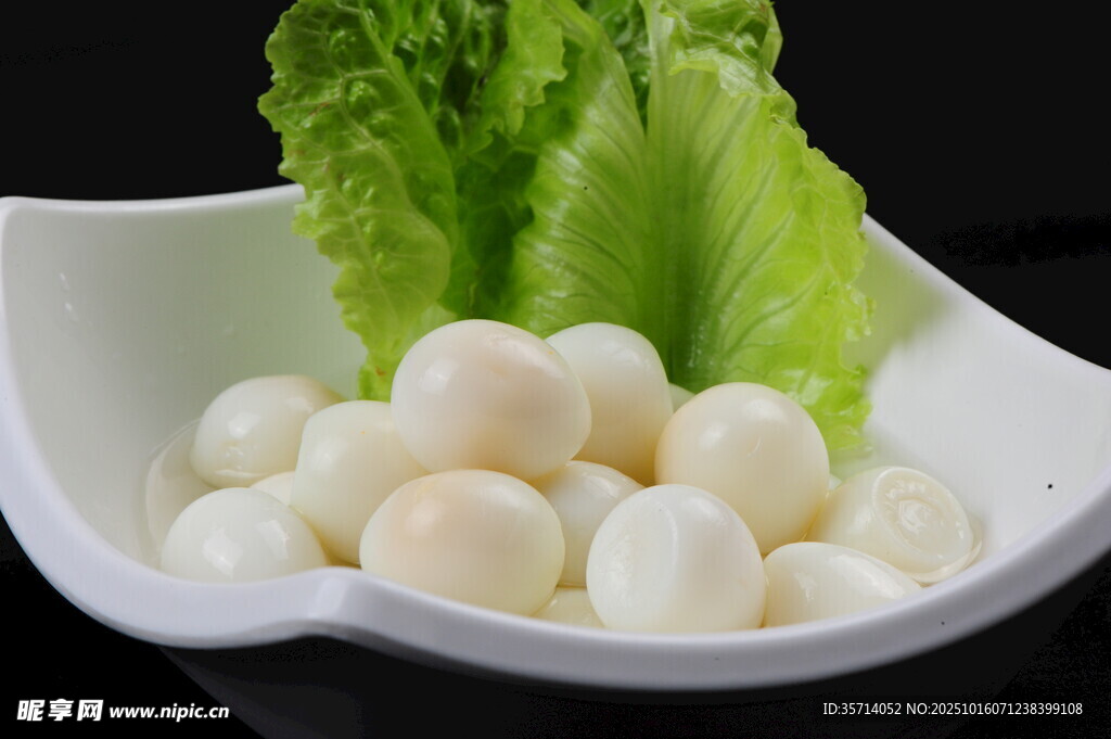 生菜配白玉鹌鹑蛋