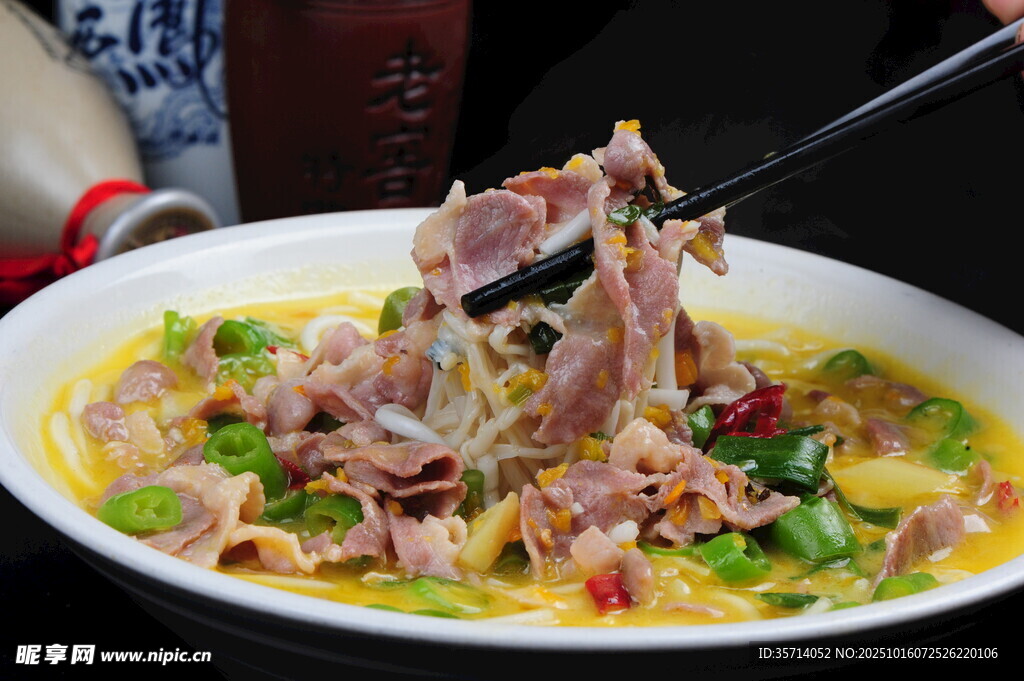 鲜香酸汤肥牛美食特写