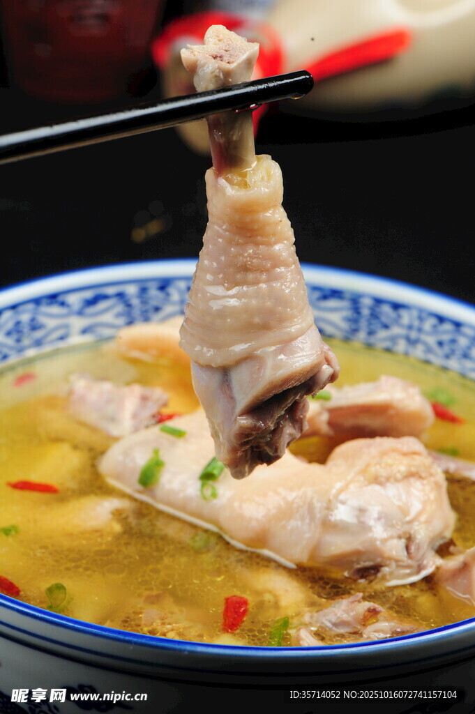 鲜香鸡汤炖鸡爪