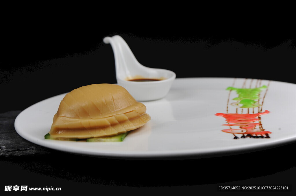 创意摆盘的美味煎饼