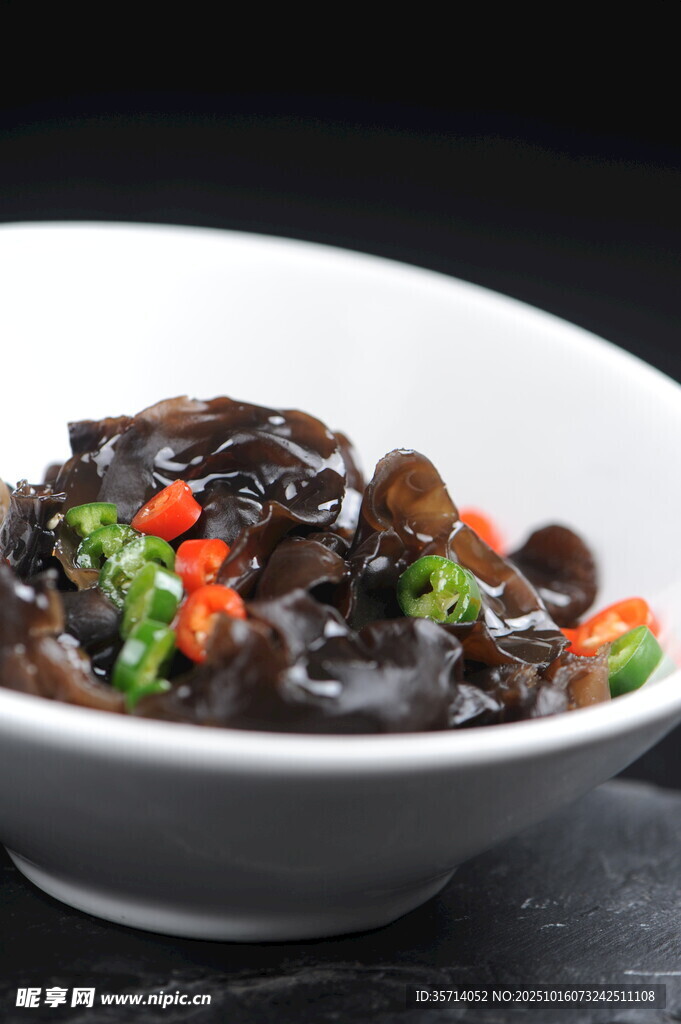 清炒木耳色泽诱人美味