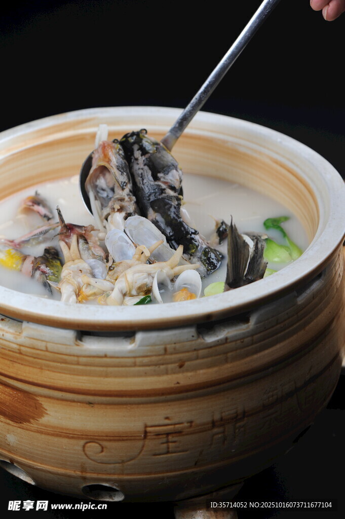 鲜香砂锅海鲜煲