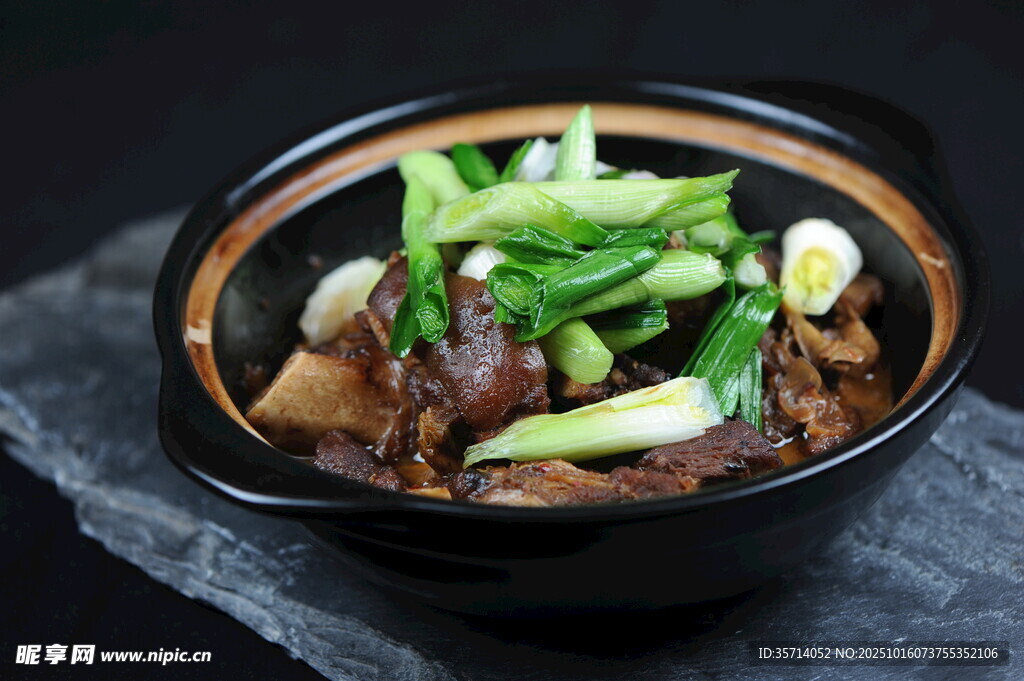 砂锅牛肉蔬菜煲
