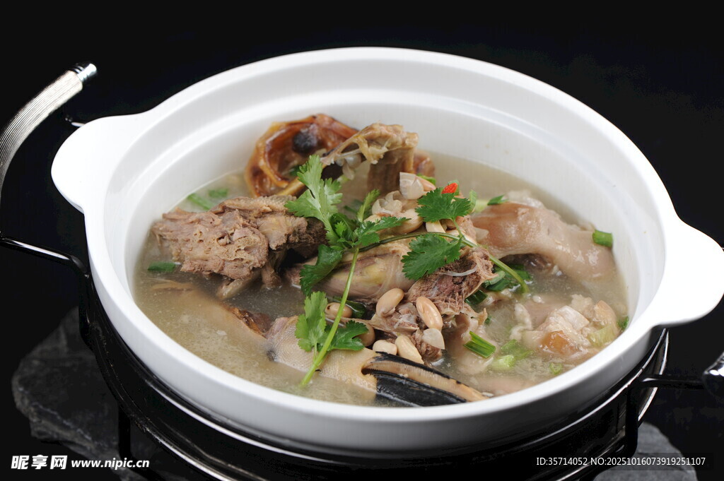 美味羊肉煲鲜香诱人