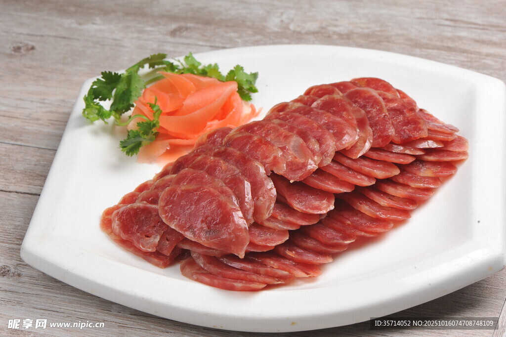 美味酱牛肉切片摆盘