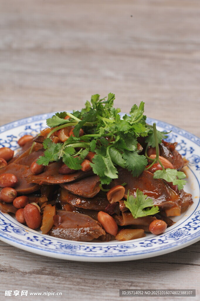美味凉拌牛肉花生米