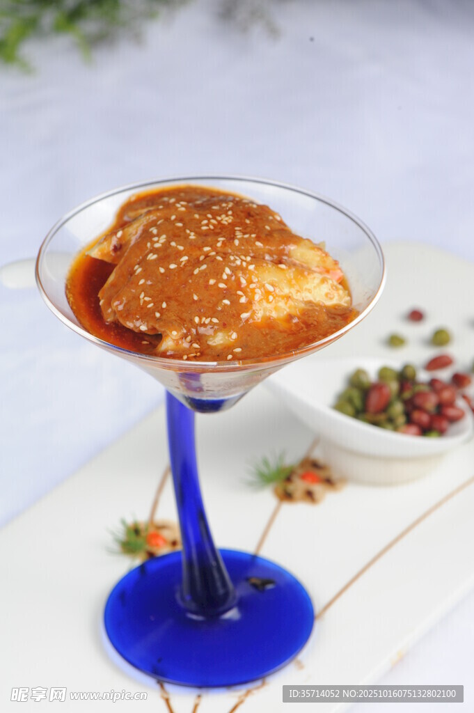 高脚杯中的美味豆腐脑