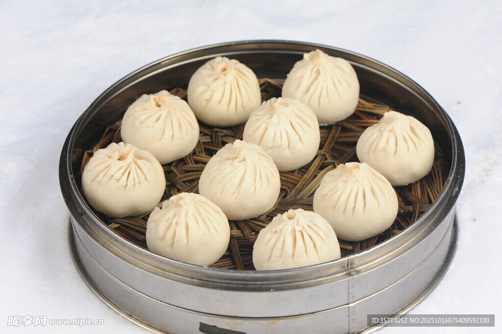 蒸笼里的美味小笼包