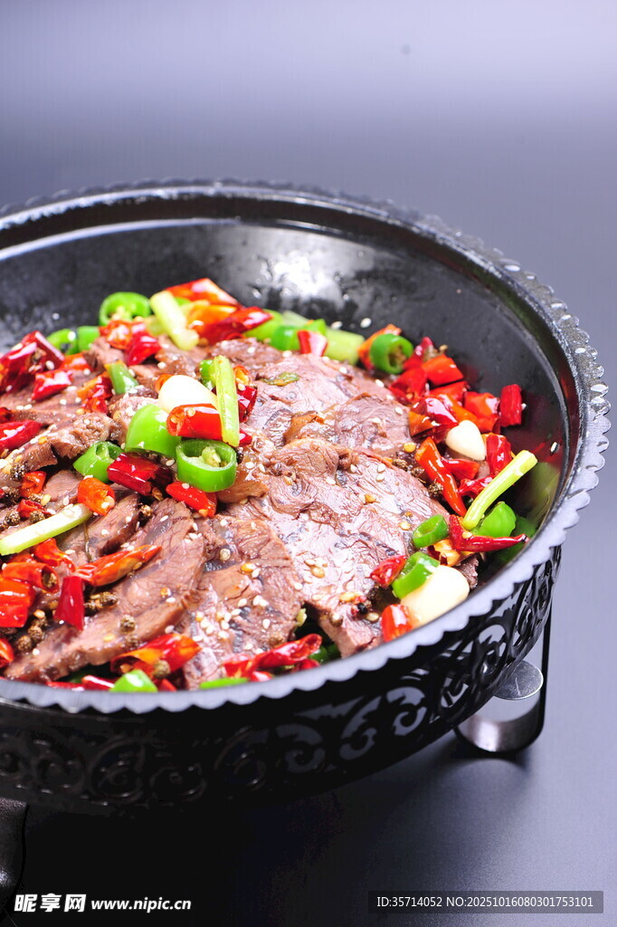 美味铁板烤肉蔬菜组合