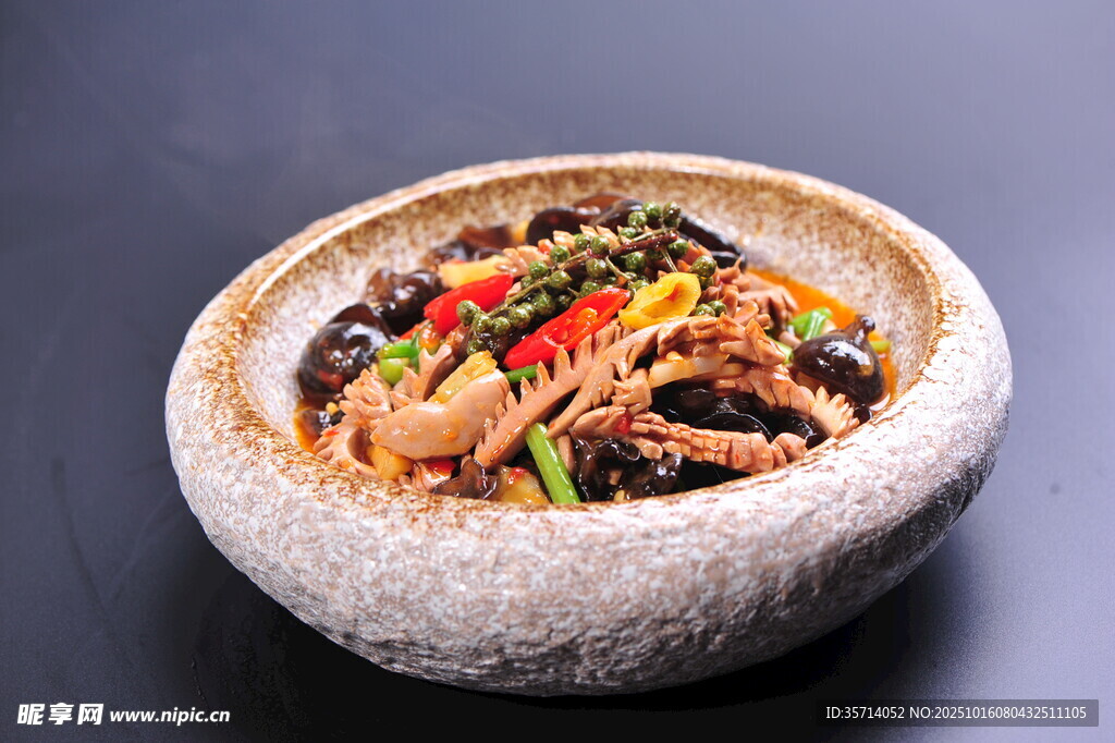 石锅美味杂蔬肉丝