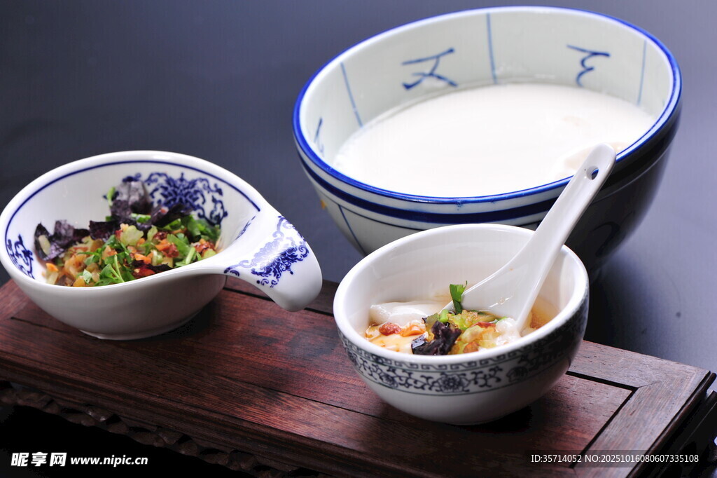 中式餐具与美味菜肴