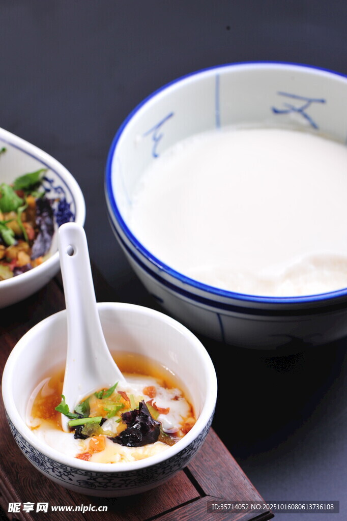 多样中式汤品与饮品