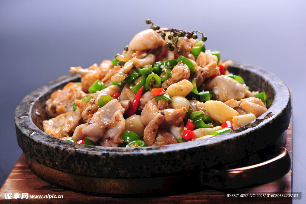 石锅美味鸡肉料理
