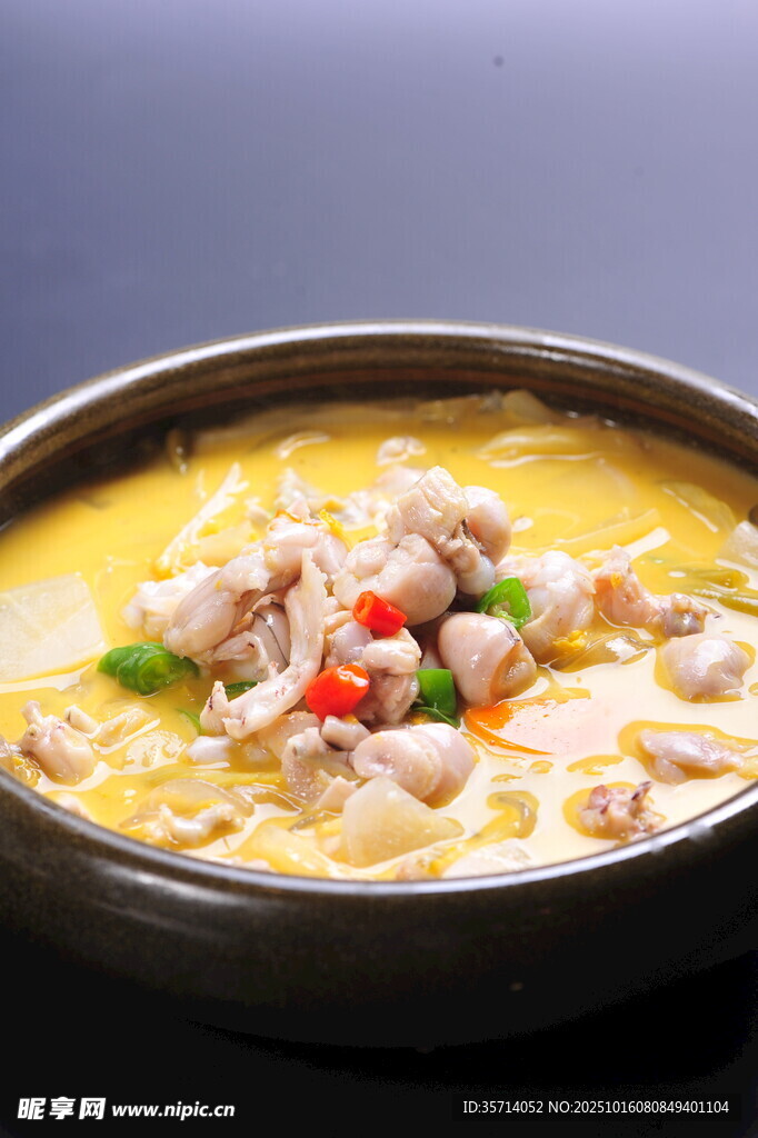 金汤鸡肉煲鲜香诱人