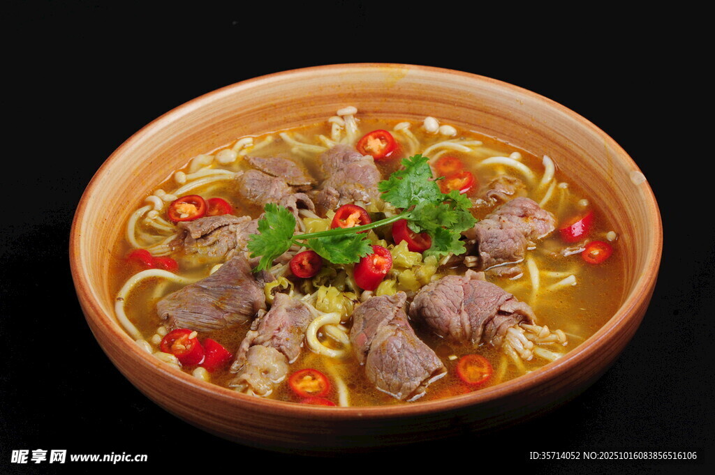 美味牛肉汤面鲜香诱人