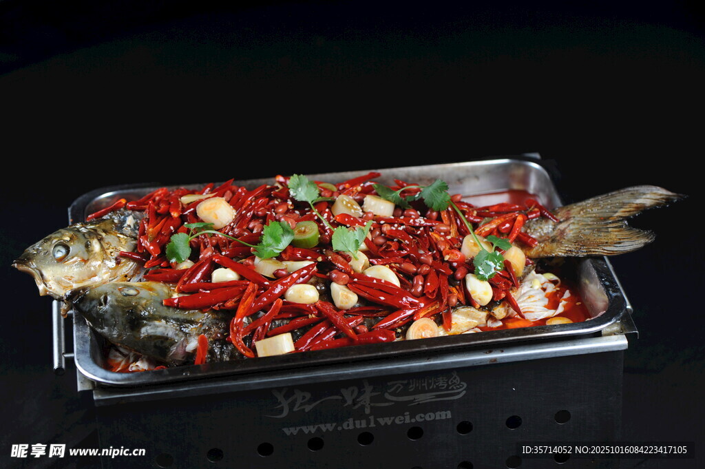美味红烧鱼配多彩食材