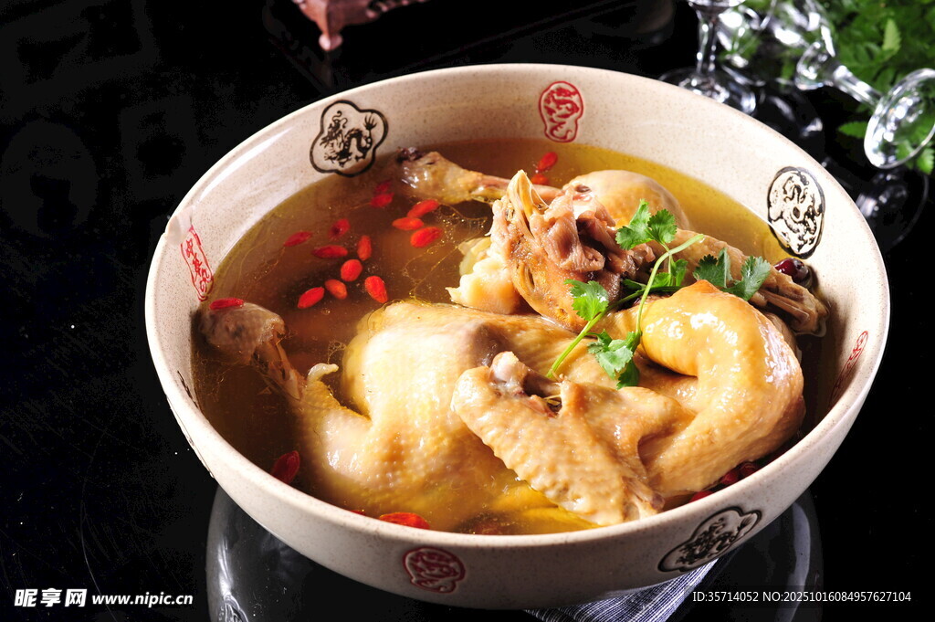 鲜香浓郁的特色鸡汤美食