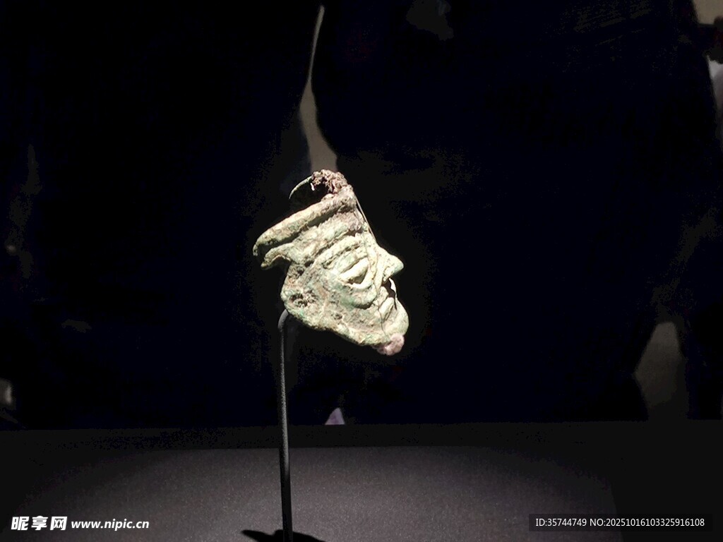 悬空的三星堆文物