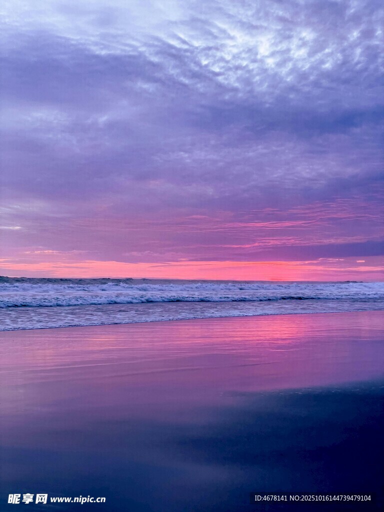 海边梦幻粉紫色日落美景