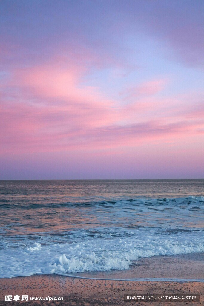 海边浪漫粉紫色天空美景