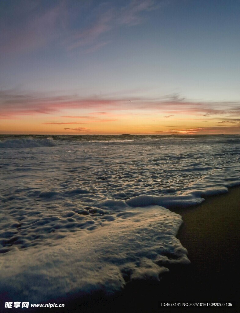 海边绝美日落海浪景观