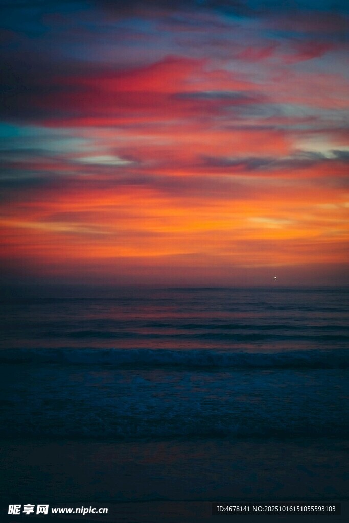 海上绚烂晚霞美景