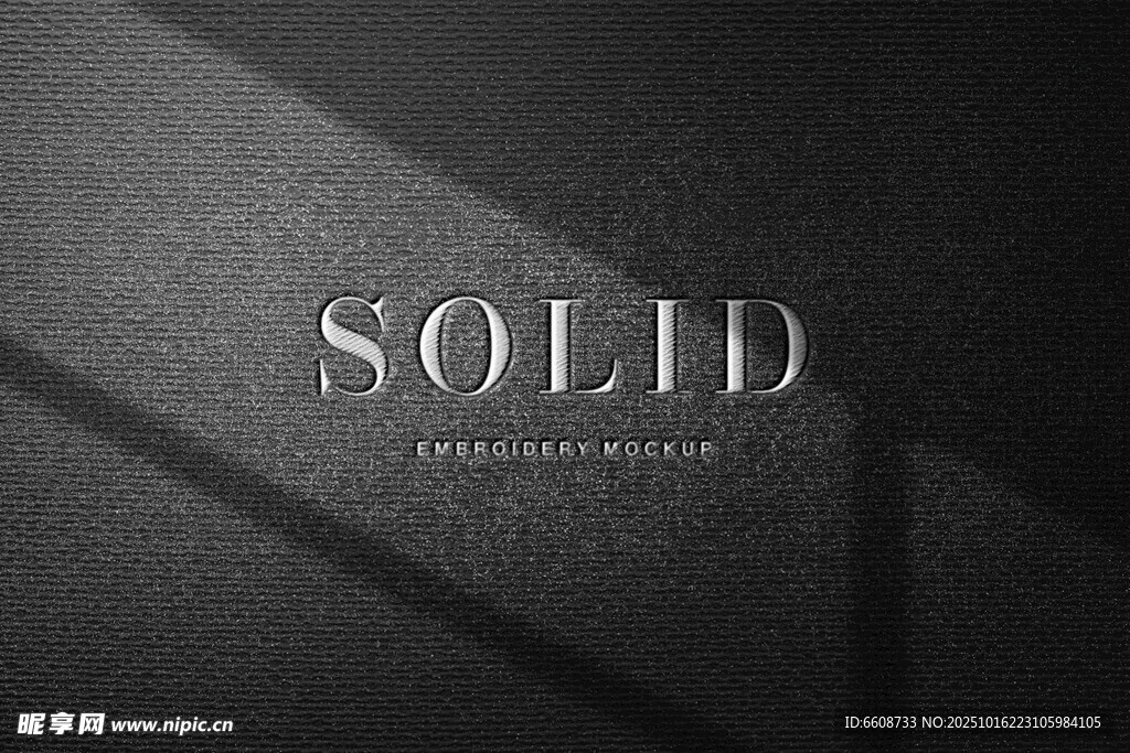 黑色质感背景上的SOLID字样