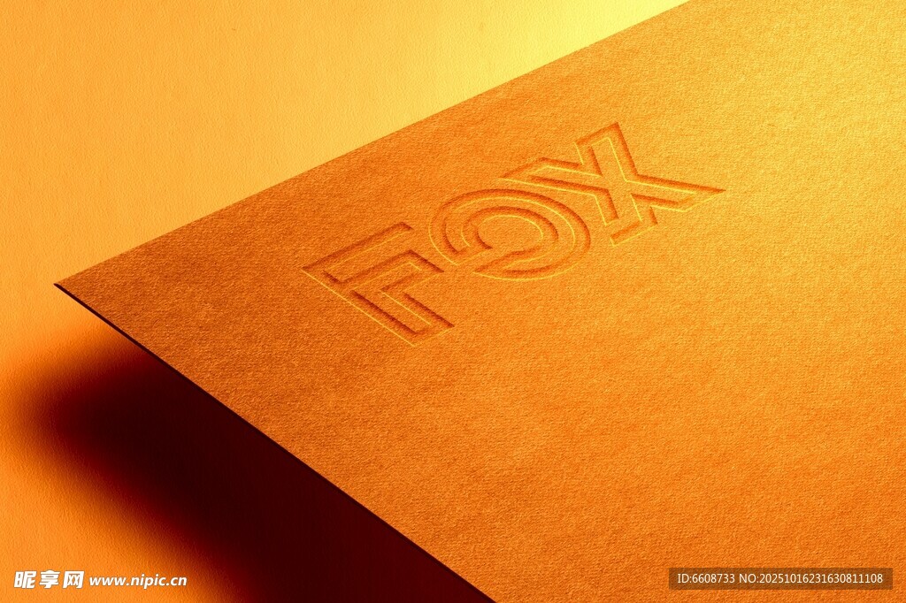 压印有FOX字样的橙色纸张