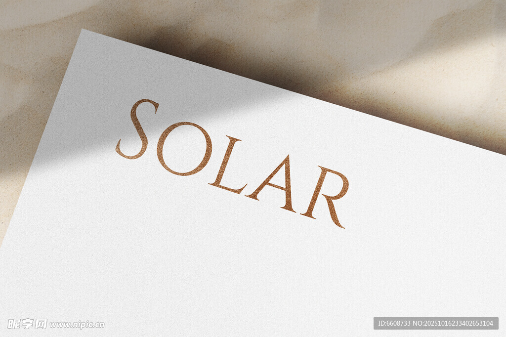 白色纸张上的SOLAR字样