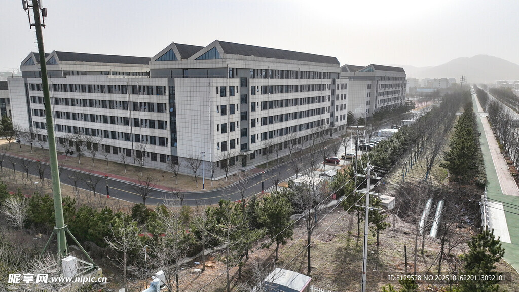 现代化多层建筑群俯瞰