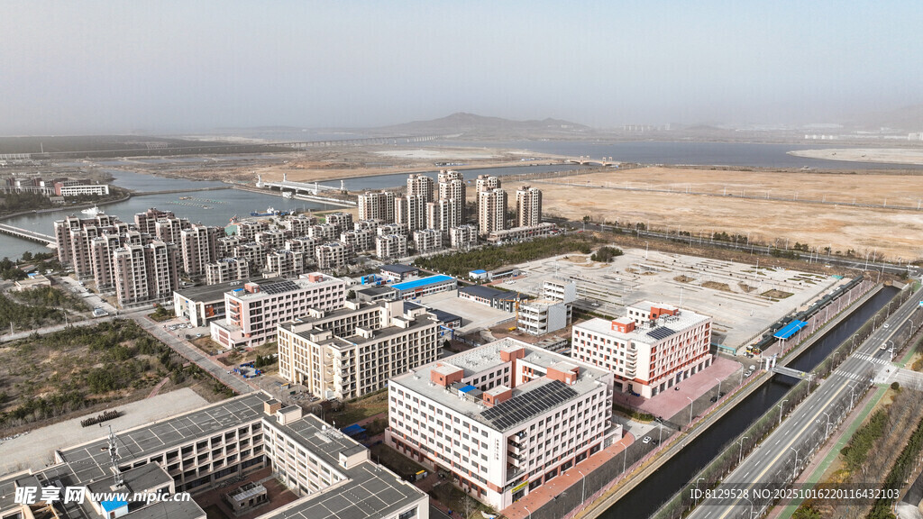 城市建筑与公路景观鸟瞰