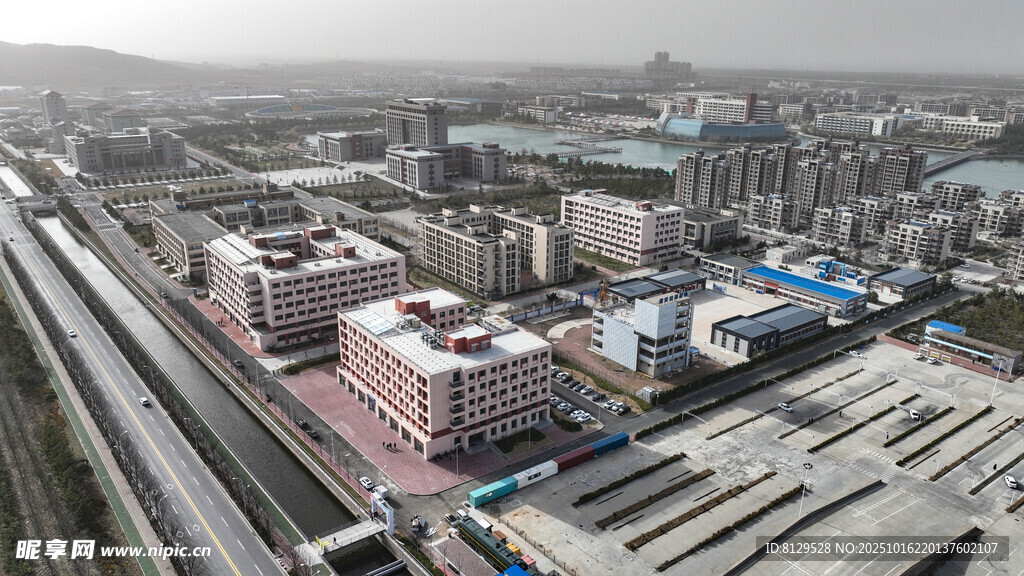 俯瞰城市建筑群