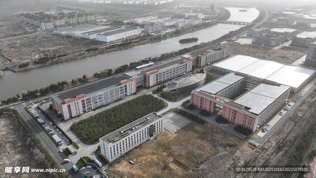 俯瞰城市建筑群景观