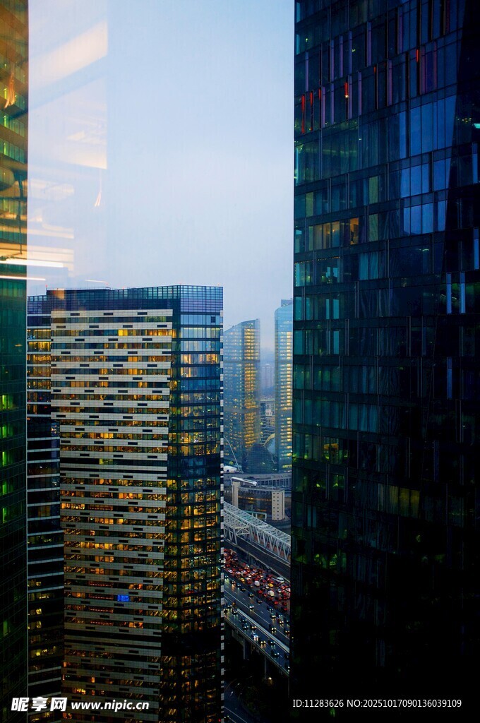 都市高楼夜景