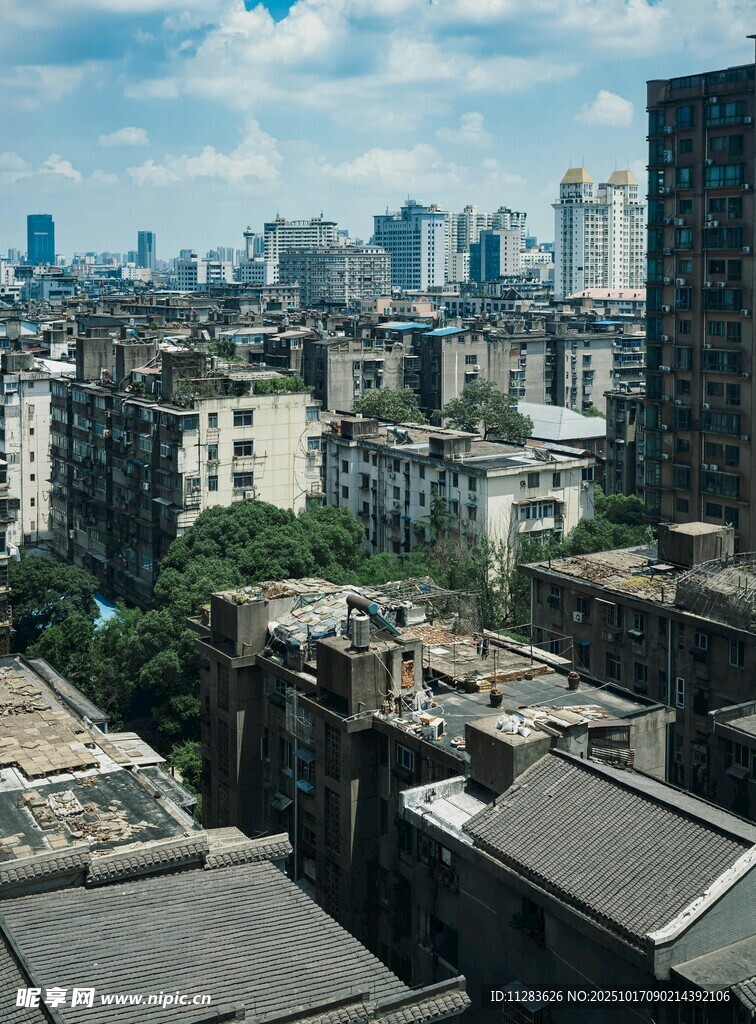 城市新旧建筑对比景观