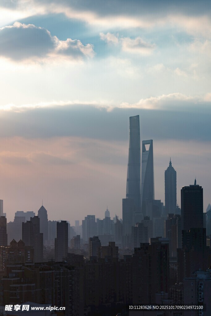 上海城市天际线黄昏美景