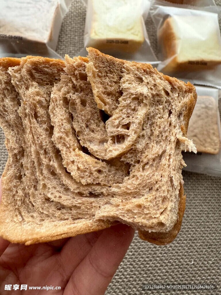 手撕全麦面包纹理特写