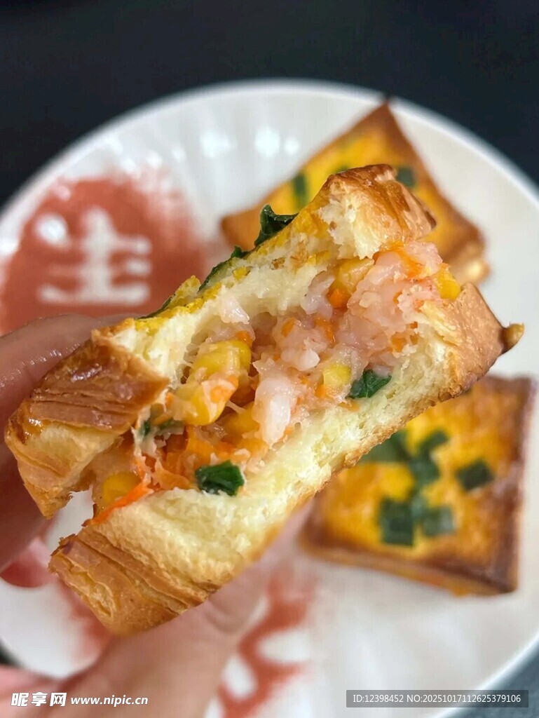 美味虾仁芝士烤面包