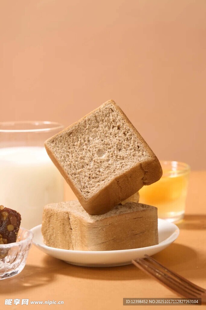 美味早餐面包与饮品组合