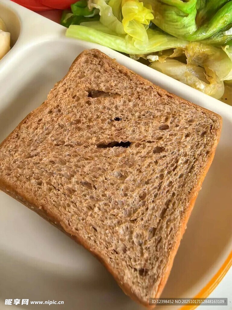 一片全麦吐司