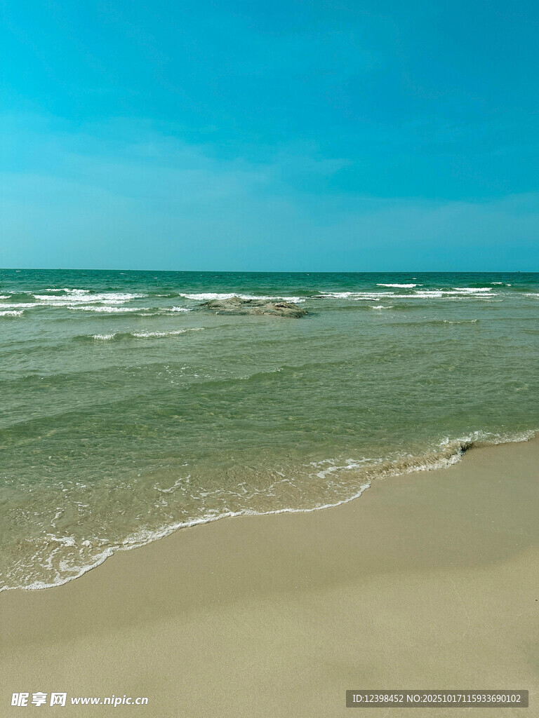 美丽海滨沙滩海浪景观