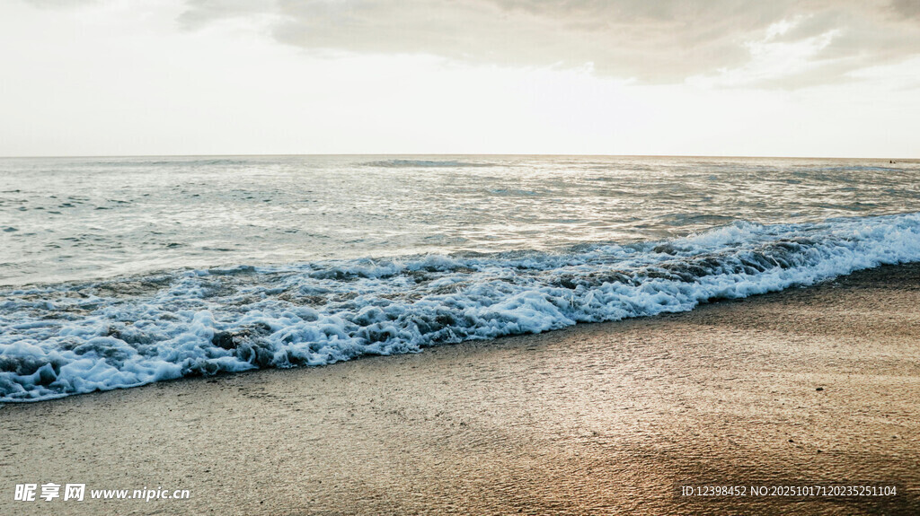 海边沙滩海浪美景
