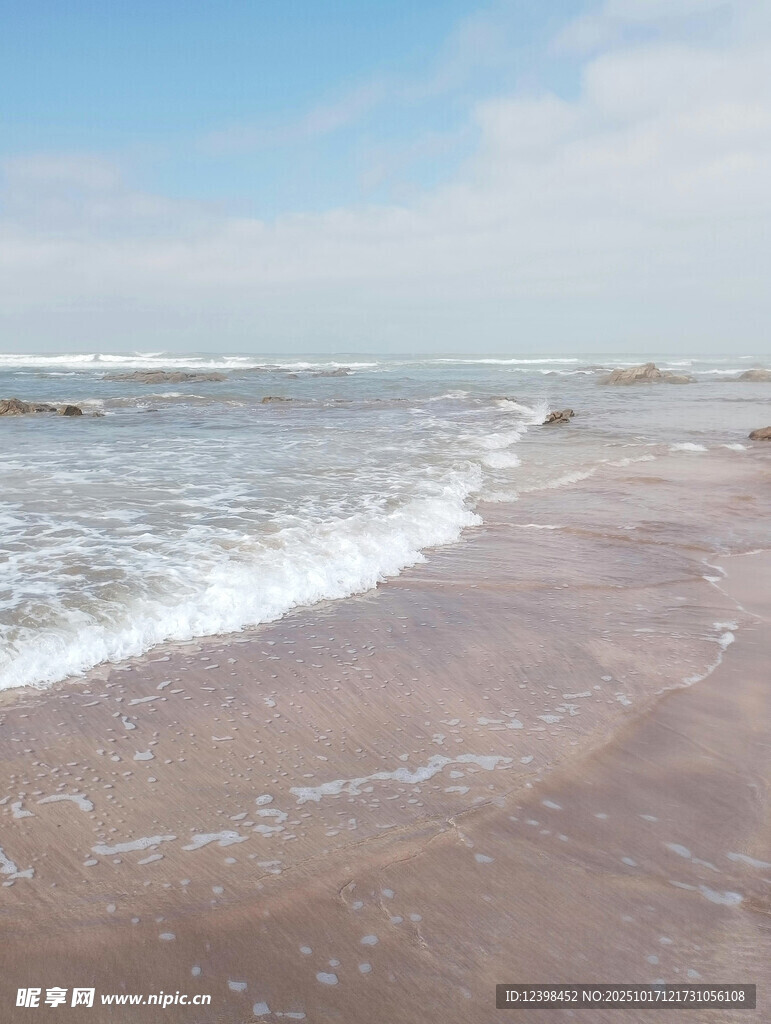 海边沙滩海浪风景图