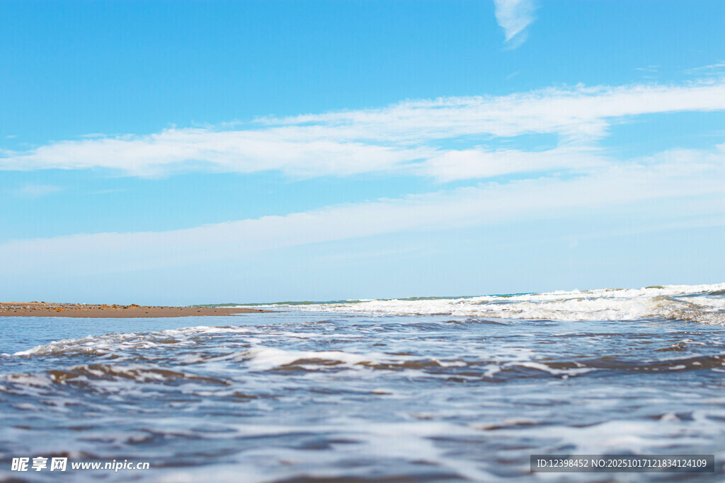 海边蓝天海浪美景