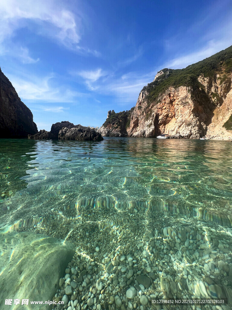 清澈海边美景