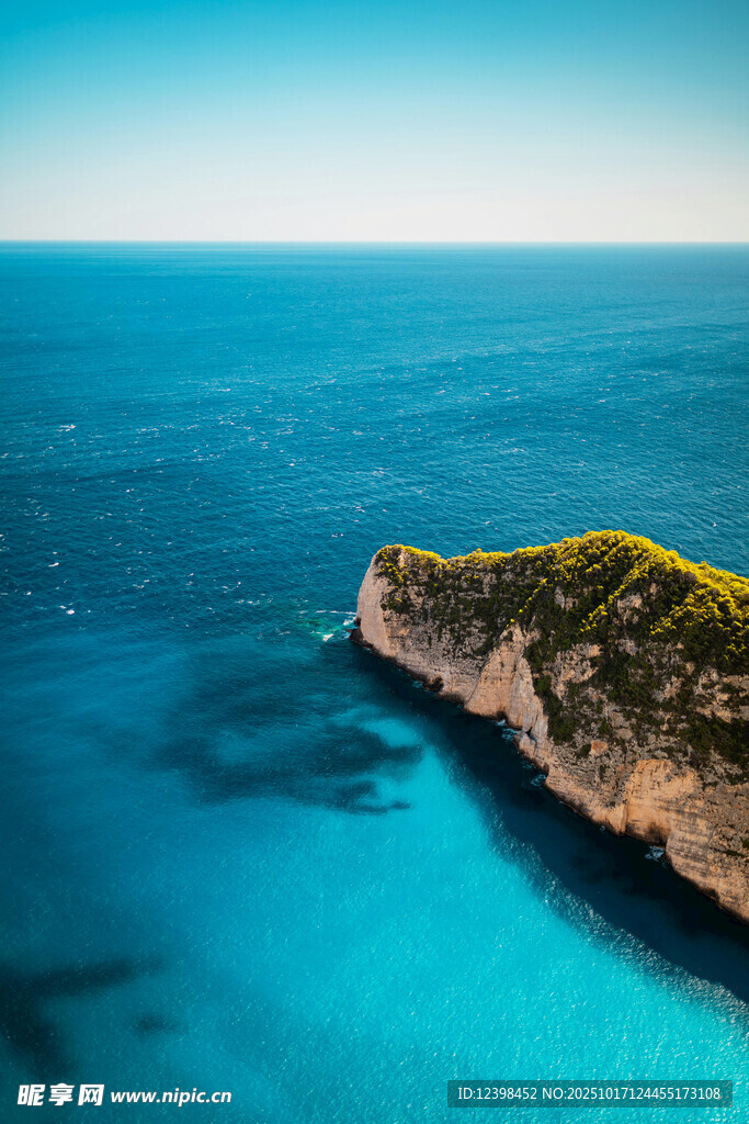 碧海孤岩的绝美海景