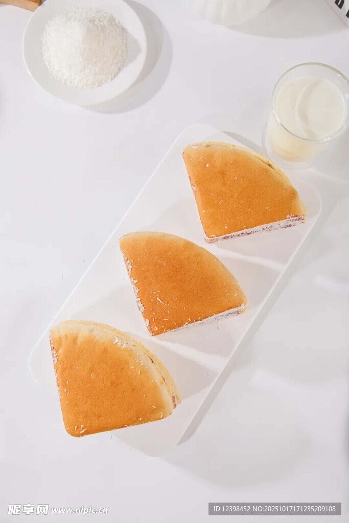 美味三角糕点展示