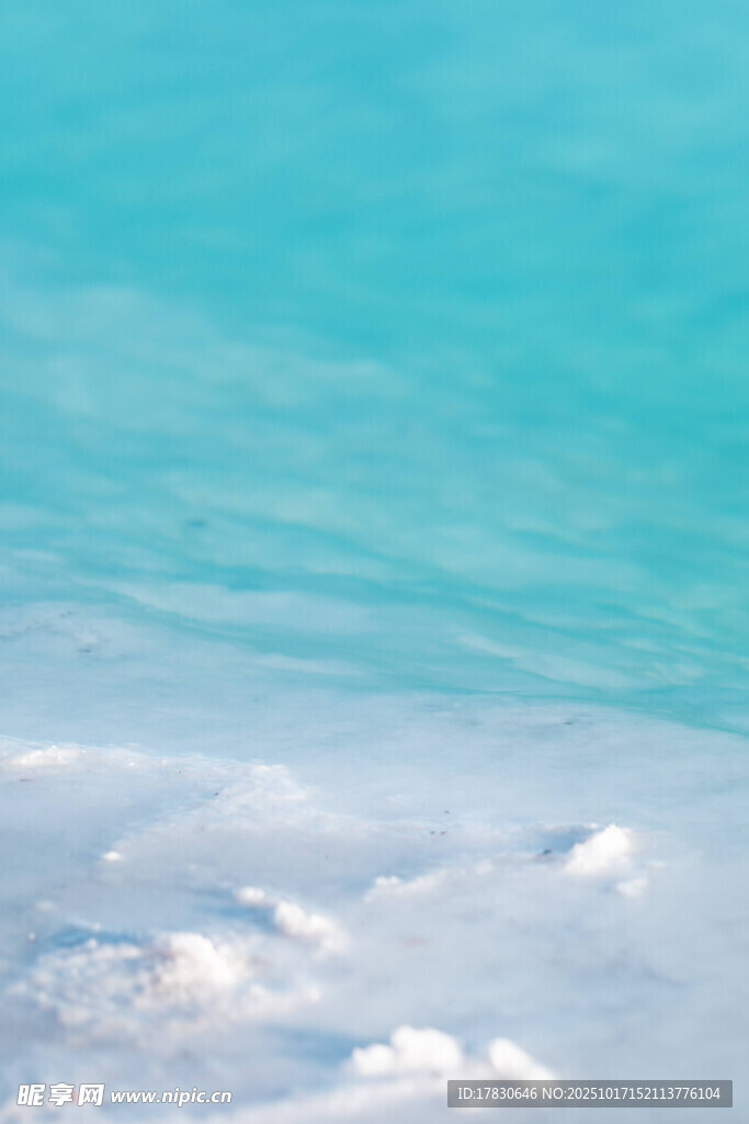 清澈海水与浅滩美丽景致