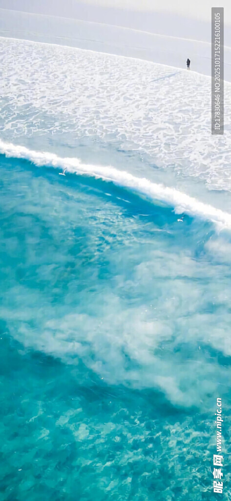 蔚蓝海浪纯净海洋景致