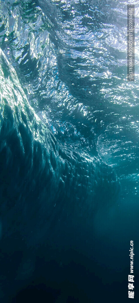 深海波浪奇观